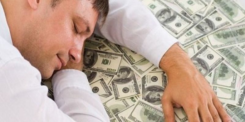 Nằm mơ lượm được tiền là điềm báo tốt hay xấu